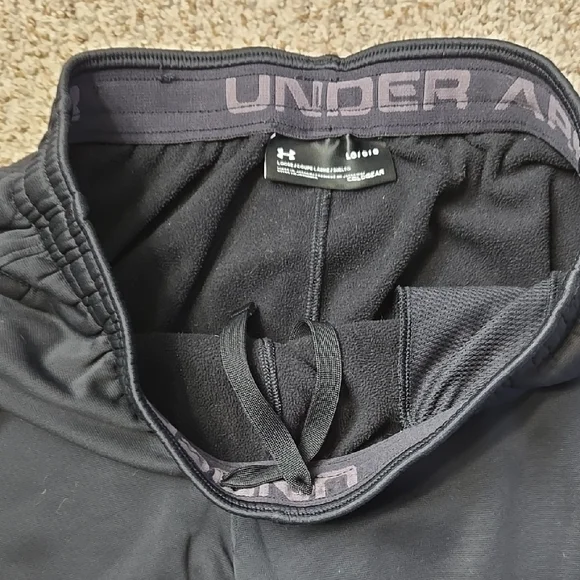 Under Armour Black Sweatpants for Ultimate Comfort - Picture 3 of 5